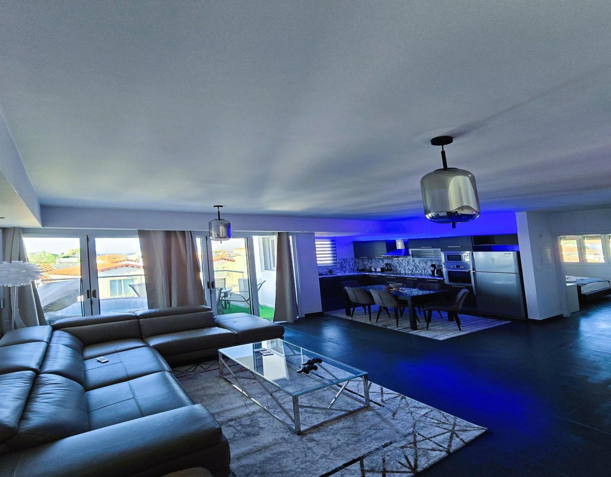 Golden Bay Deluxe Holiday Apartment 普罗塔拉斯 外观 照片